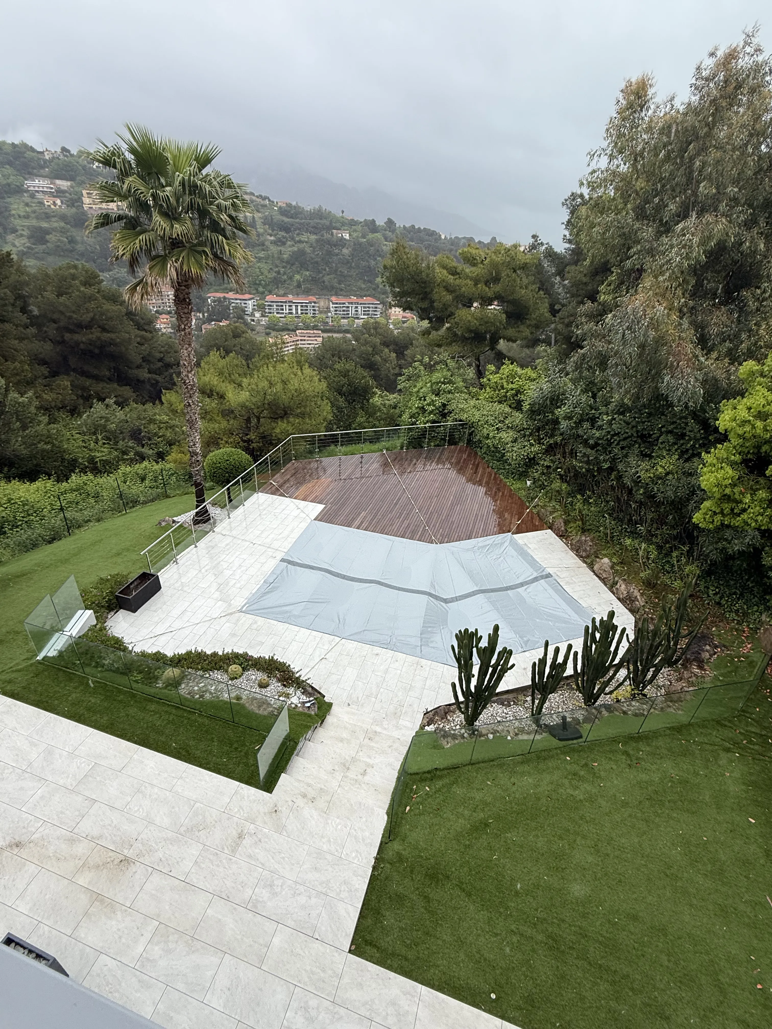 Villa con giardino e piscina realizzata a Camporosso, Liguria