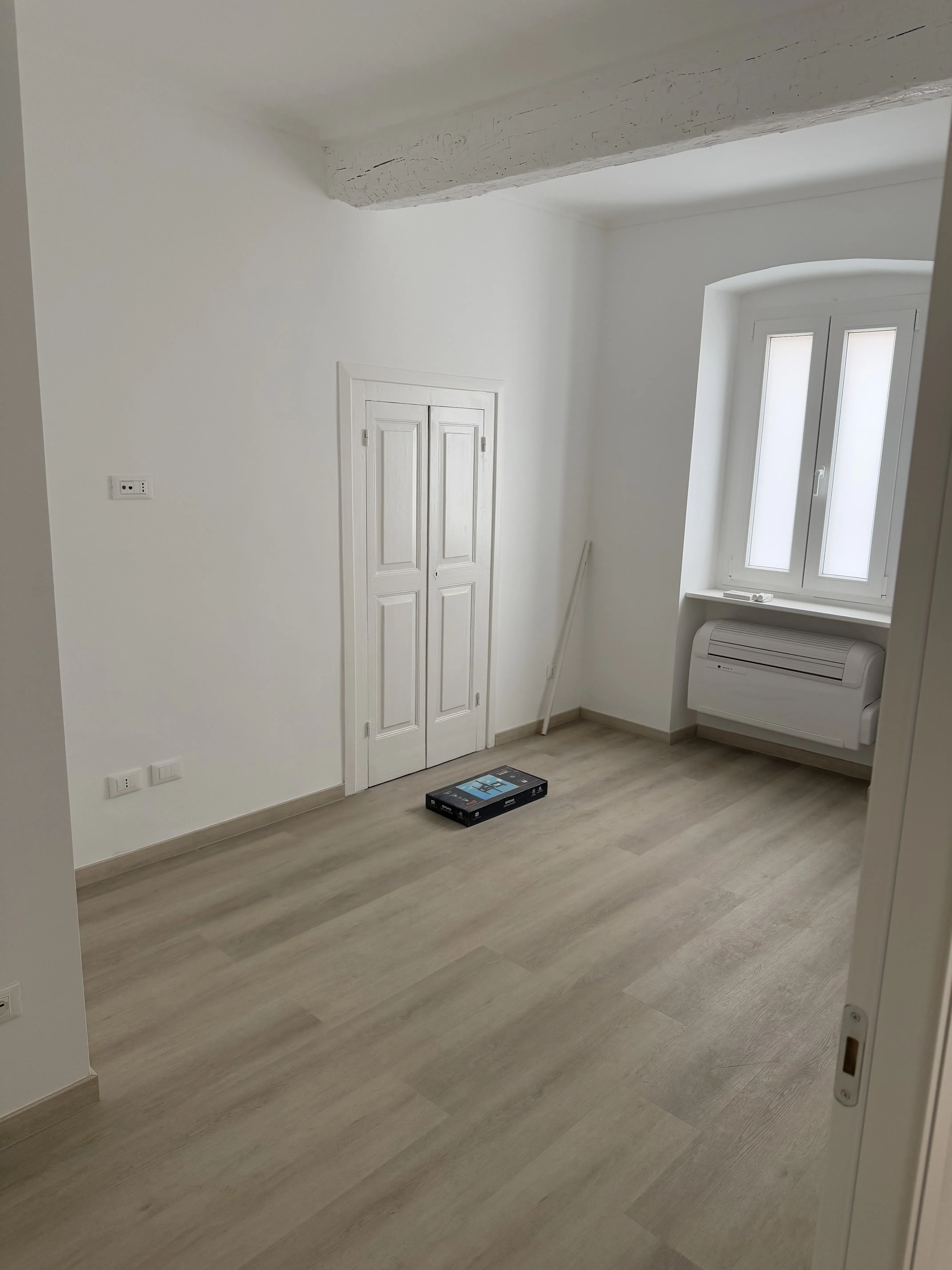 Appartamento ristrutturato con pavimento in parquet, Liguria