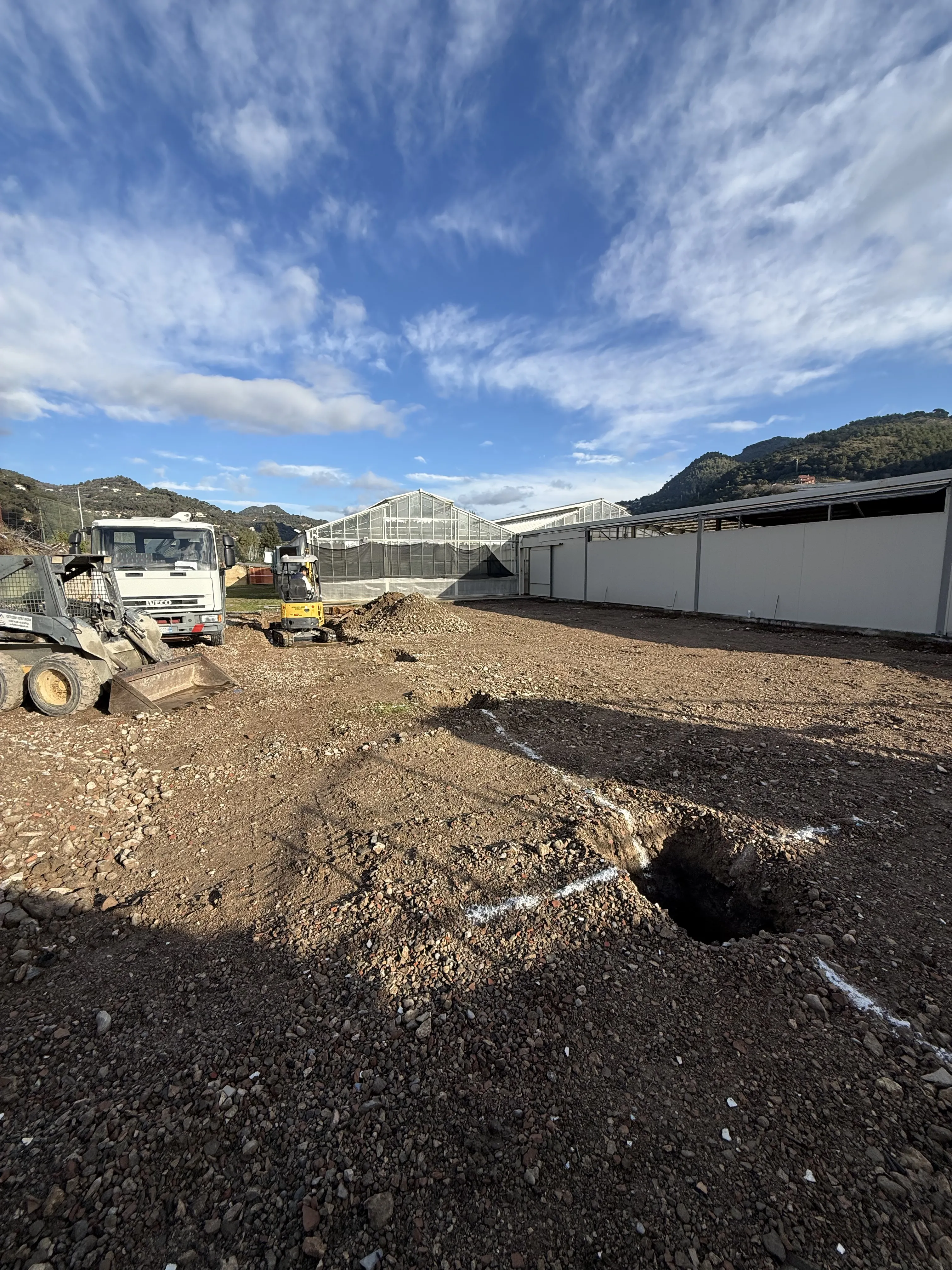 Sbancamento e livellamento del terreno per serre, Liguria