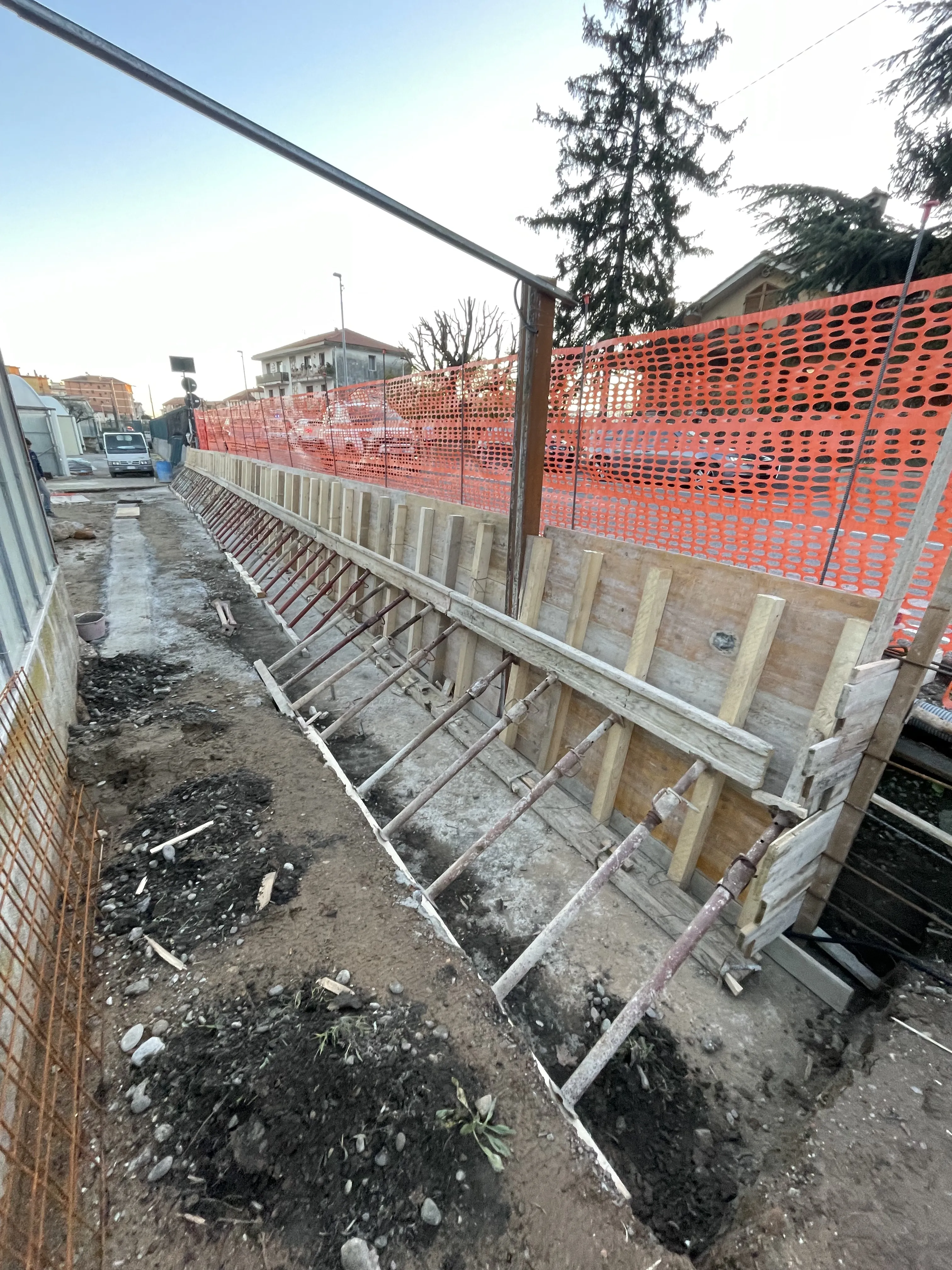 Cassaforma per muro di contenimento in cemento armato